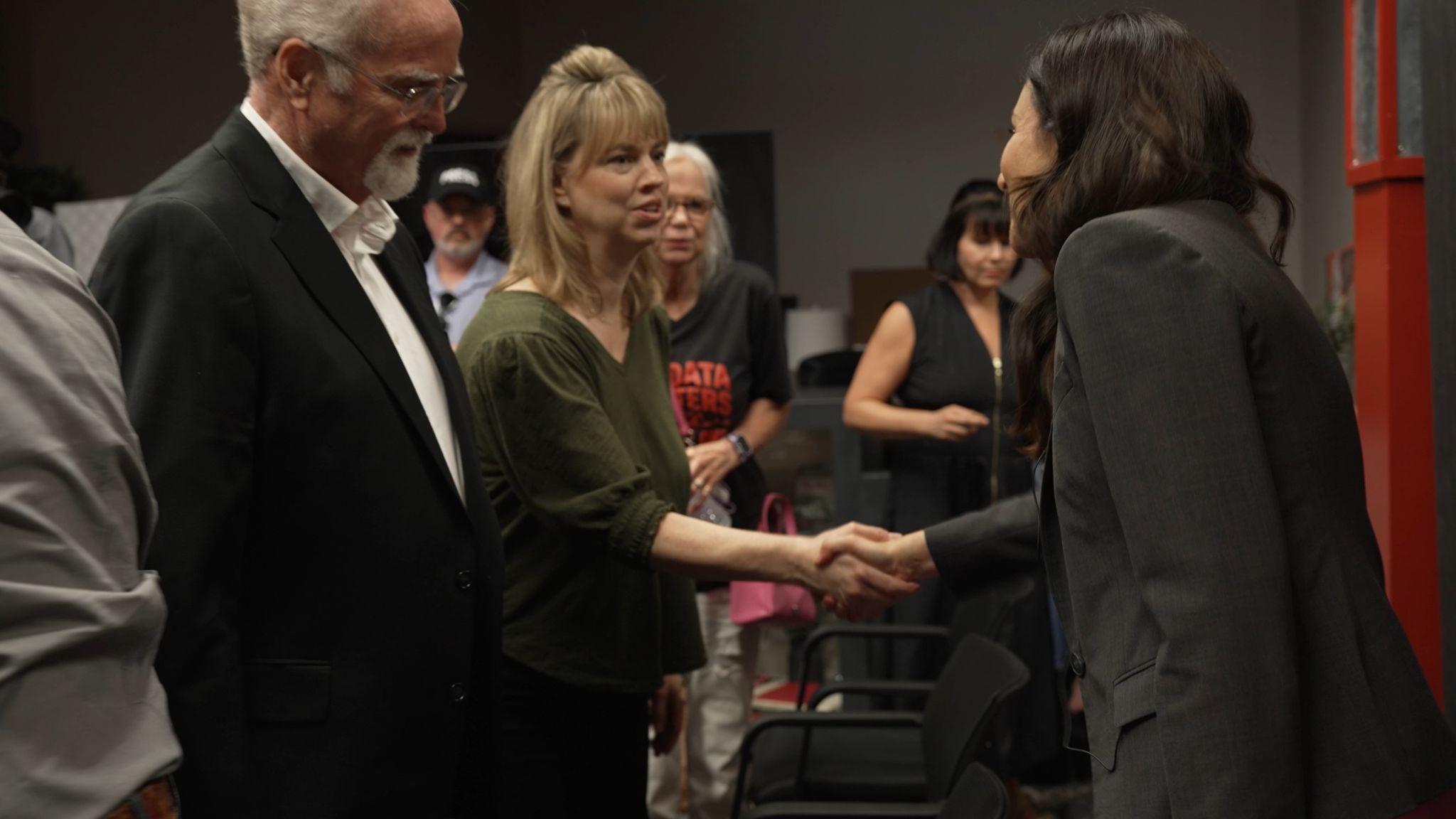 Conservative moms fed up over Texas schools back Gina Hinojosa for governor; $1 billion voucher program fuels backlash as public schools close or shift to four-day schedules